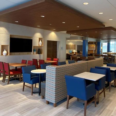 Holiday Inn Express & Suites - Aurora By Ihg Exteriör bild