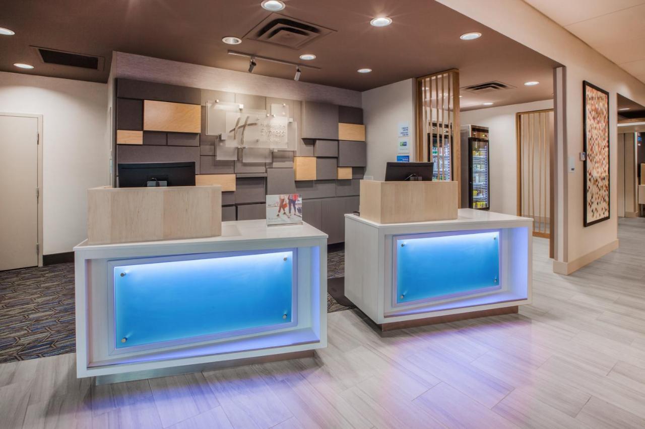 Holiday Inn Express & Suites - Aurora By Ihg Exteriör bild