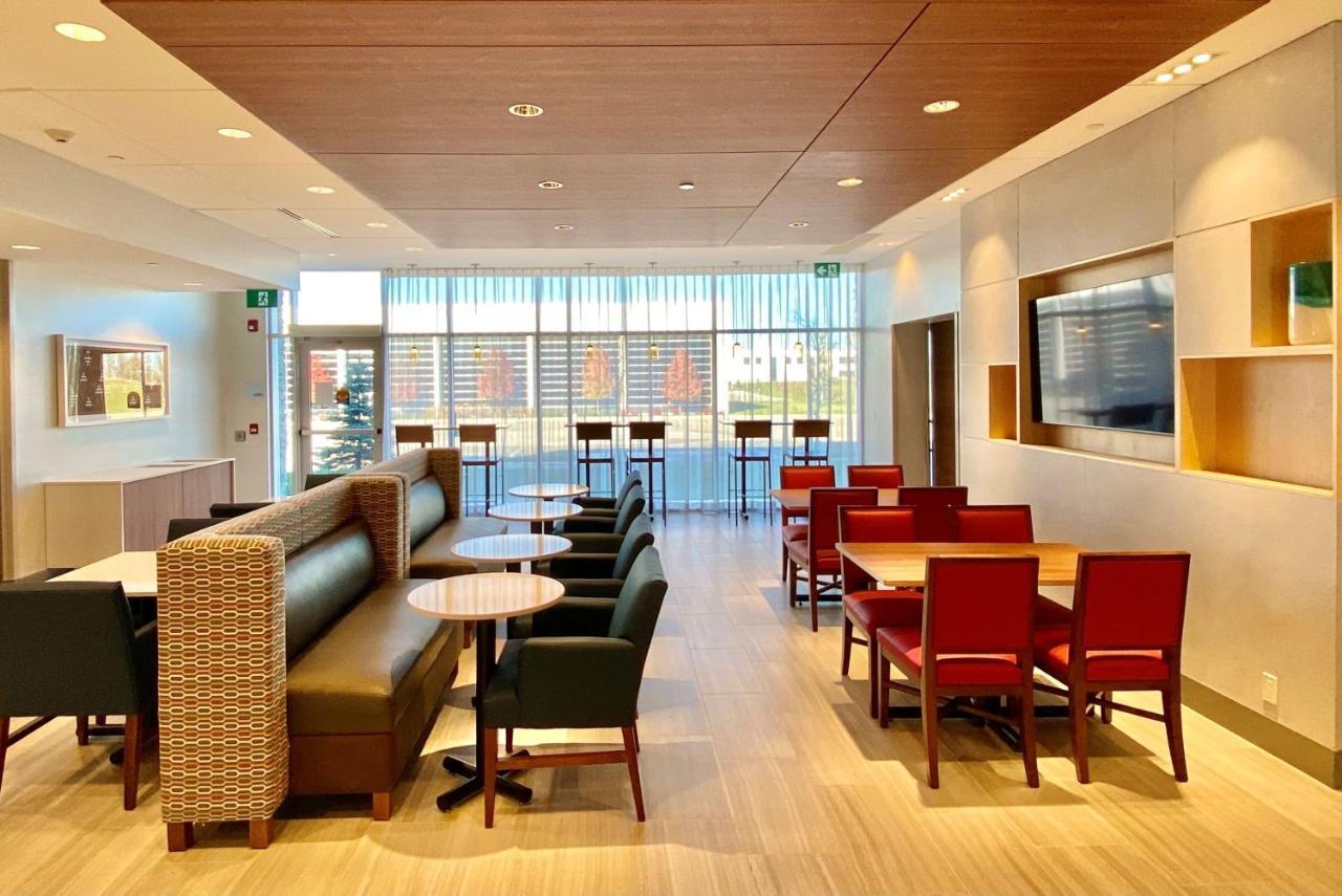 Holiday Inn Express & Suites - Aurora By Ihg Exteriör bild