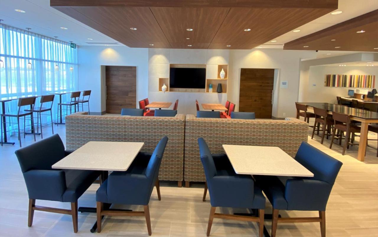 Holiday Inn Express & Suites - Aurora By Ihg Exteriör bild