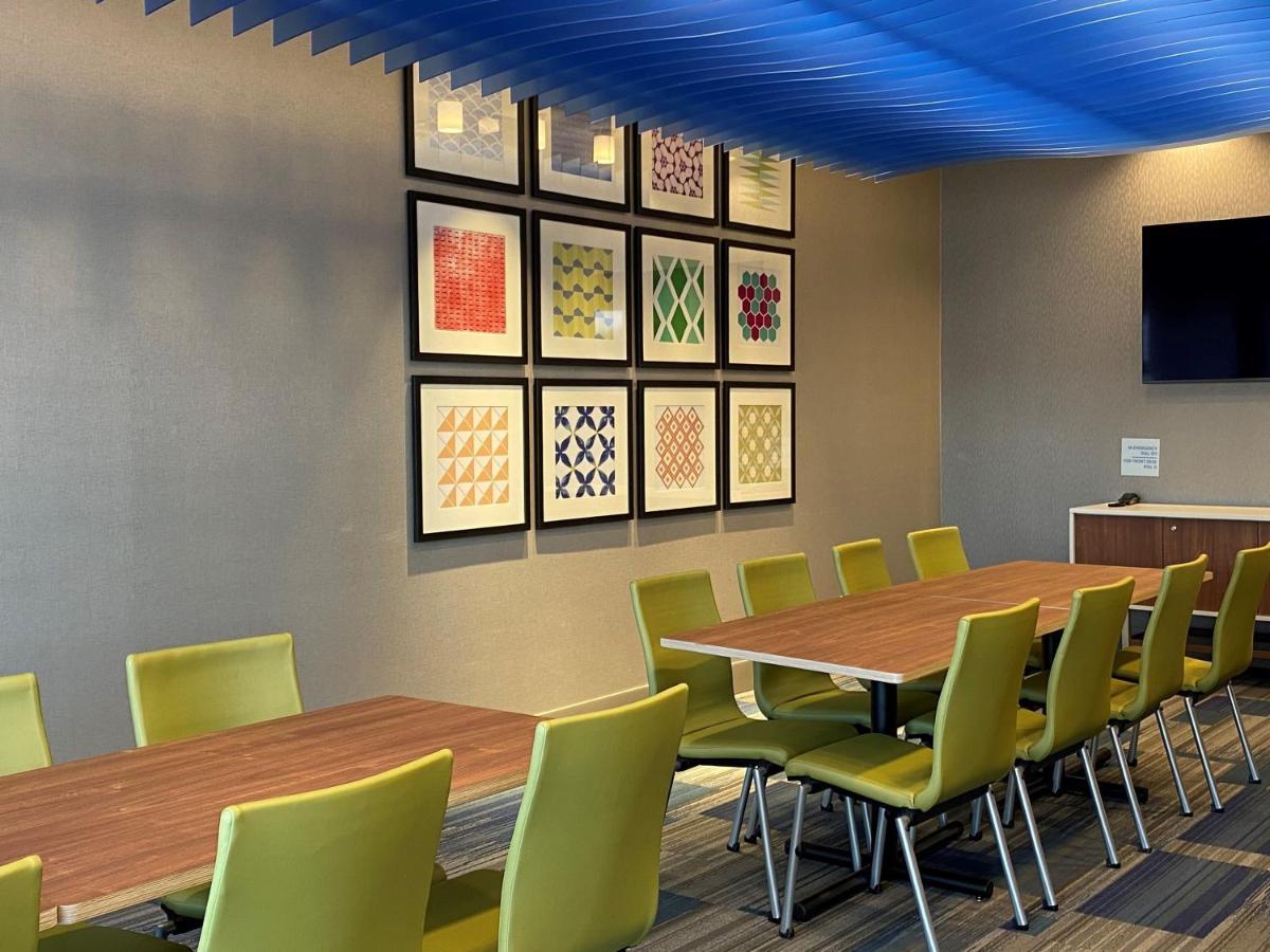 Holiday Inn Express & Suites - Aurora By Ihg Exteriör bild