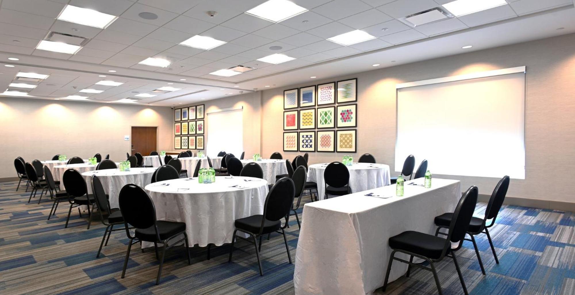 Holiday Inn Express & Suites - Aurora By Ihg Exteriör bild