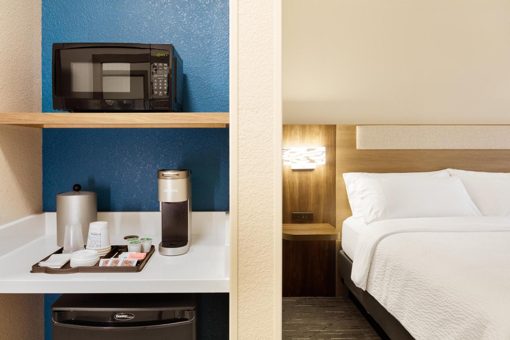 Holiday Inn Express & Suites - Aurora By Ihg Exteriör bild