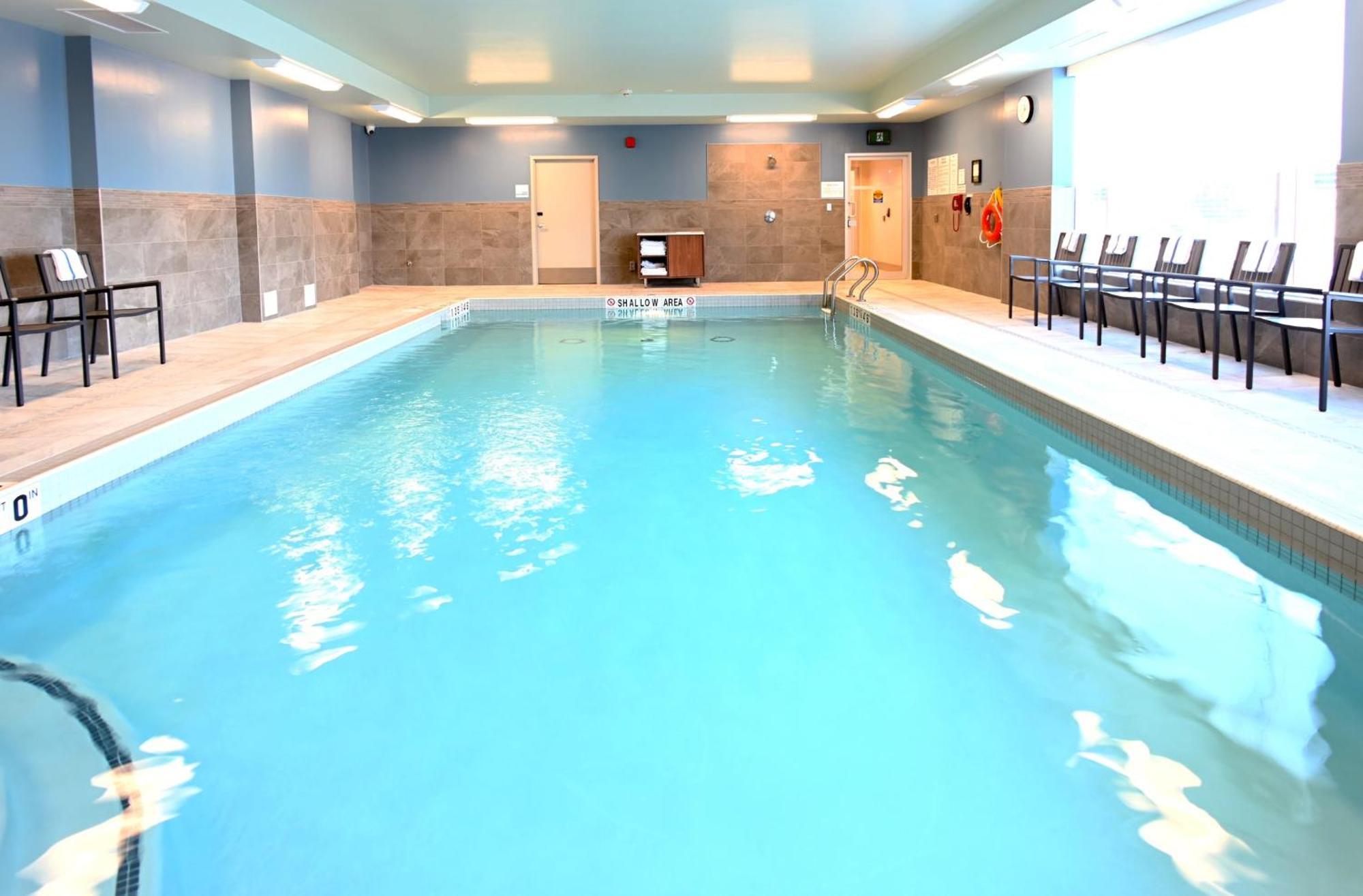 Holiday Inn Express & Suites - Aurora By Ihg Exteriör bild