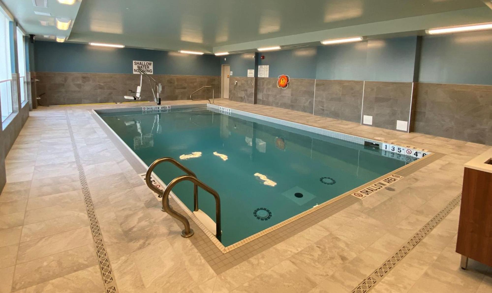 Holiday Inn Express & Suites - Aurora By Ihg Exteriör bild