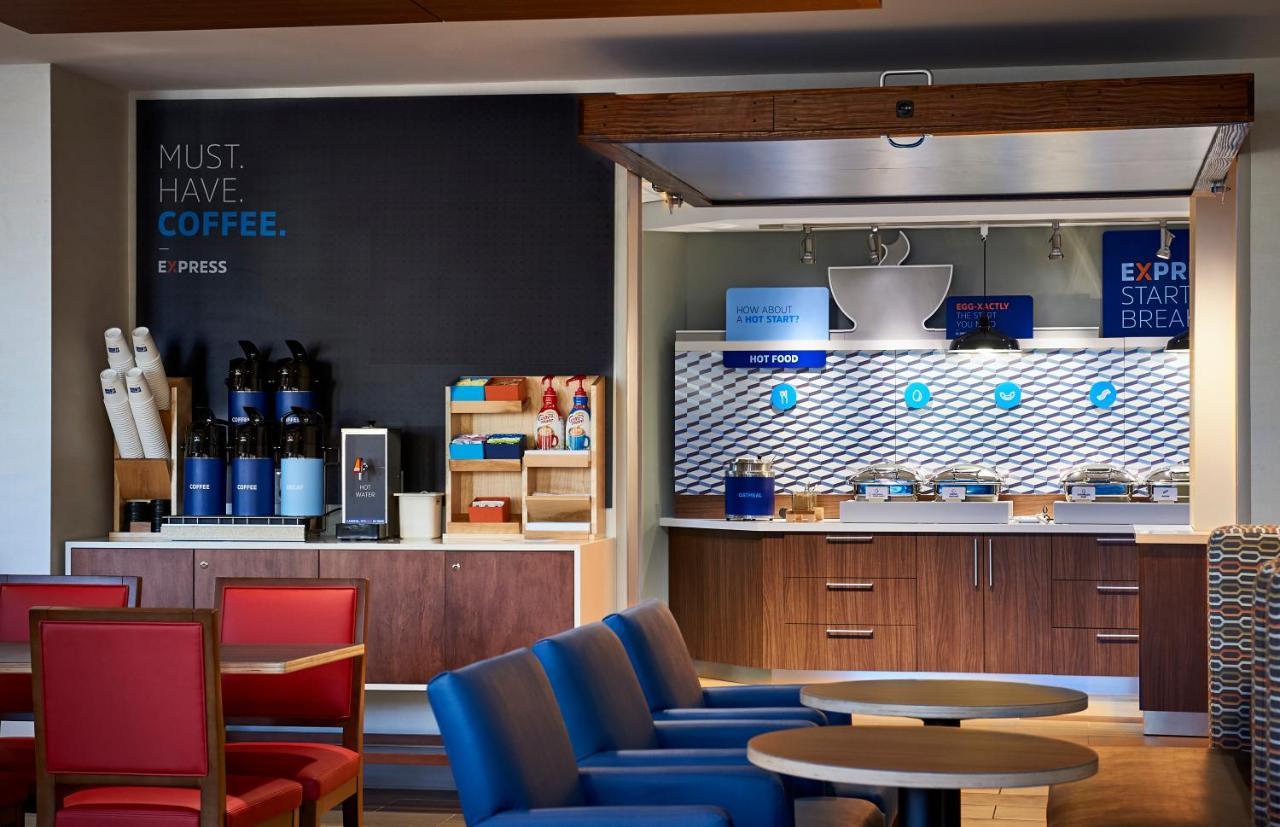 Holiday Inn Express & Suites - Aurora By Ihg Exteriör bild
